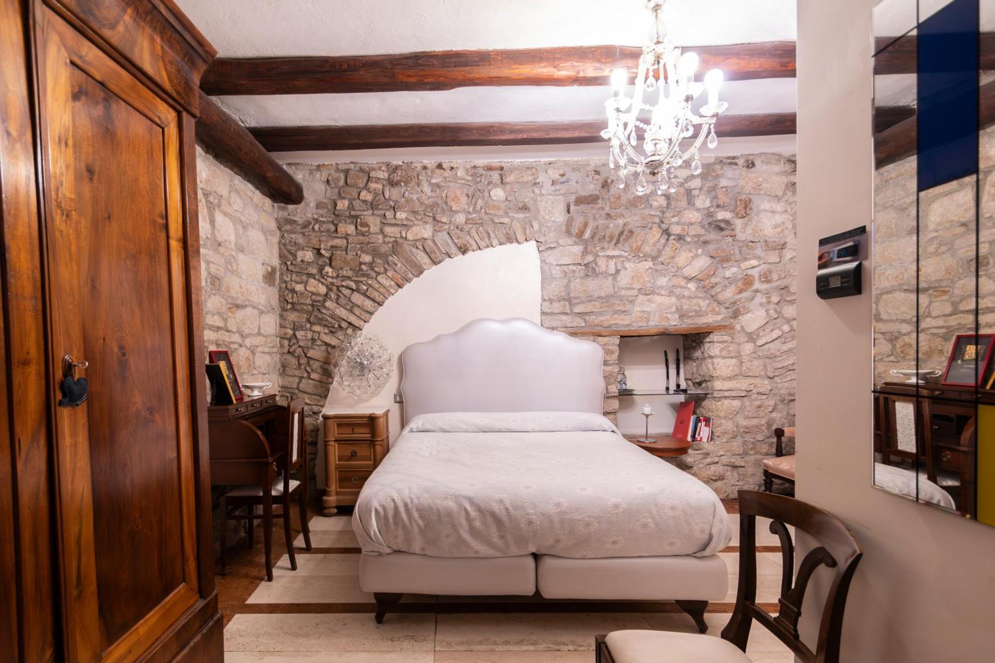 Triple Room,1742858731:JPEG