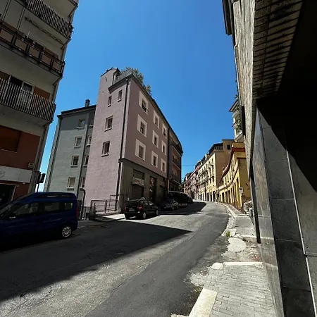 Alloggio in Centro Città con Parcheggio Privato e WIFI-3